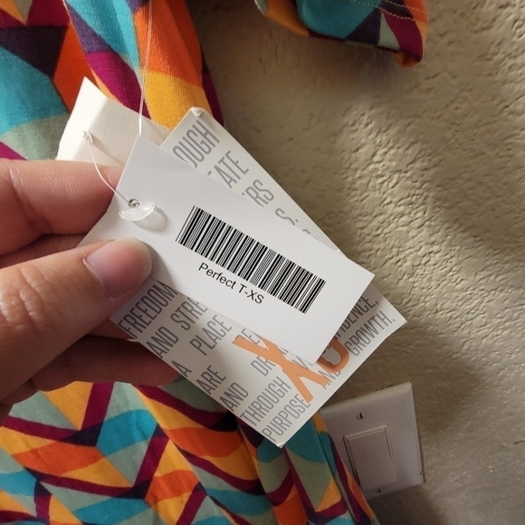 LuLaRoe perfect tee size XS - Picture 3 of 4